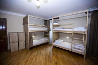 Хостелы Sweet Sleep hostel Ереван Кровать в общем номере для мужчин и женщин с 10 кроватями-4