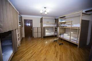 Хостелы Sweet Sleep hostel Ереван Кровать в общем номере для мужчин и женщин с 10 кроватями-5