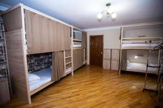 Хостелы Sweet Sleep hostel Ереван Кровать в общем номере для мужчин и женщин с 10 кроватями-9