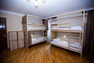 Хостелы Sweet Sleep hostel Ереван Кровать в общем номере для мужчин и женщин с 10 кроватями-14